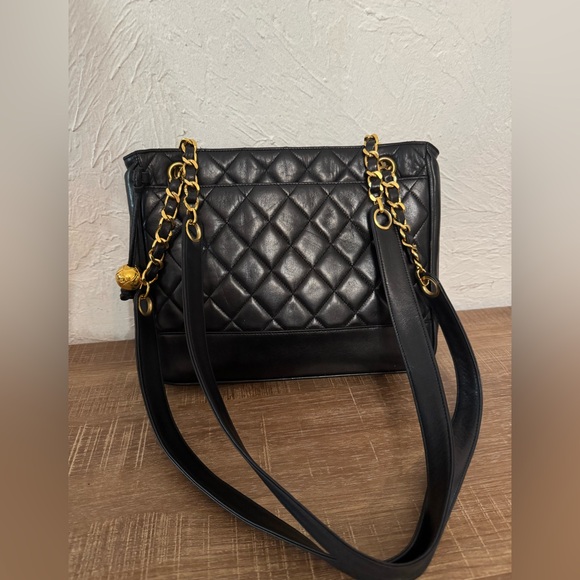 Authentic CHANEL handbags excellent condition - Picture 1 of 4